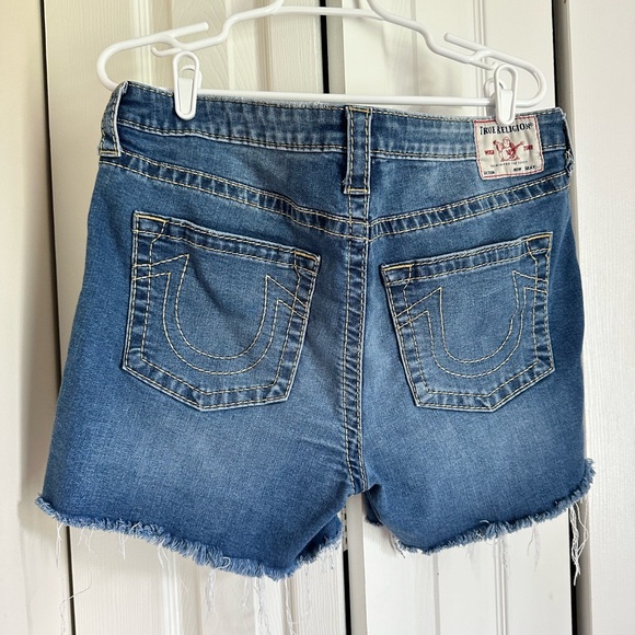 True Religion Jayde Midrise Classic Short, size 34 - Picture 3 of 5